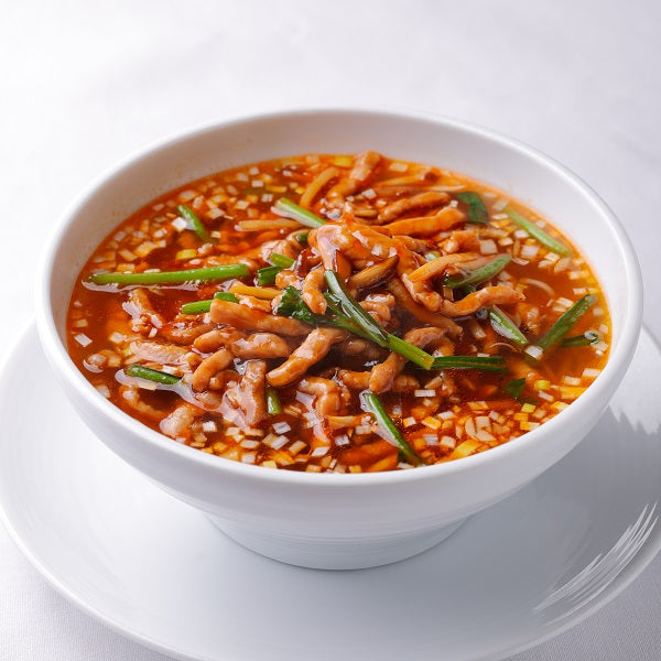 中国飯店　–　すっぱ辛い豚肉の炒めのせスープそば　素敵に、マルシェ。