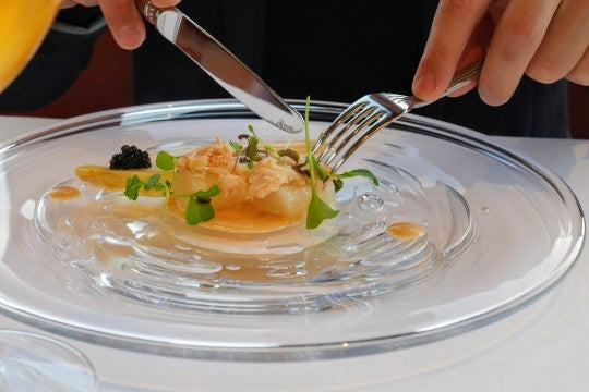 フランス料理のテーブルマナーは今も昔も変わらない？