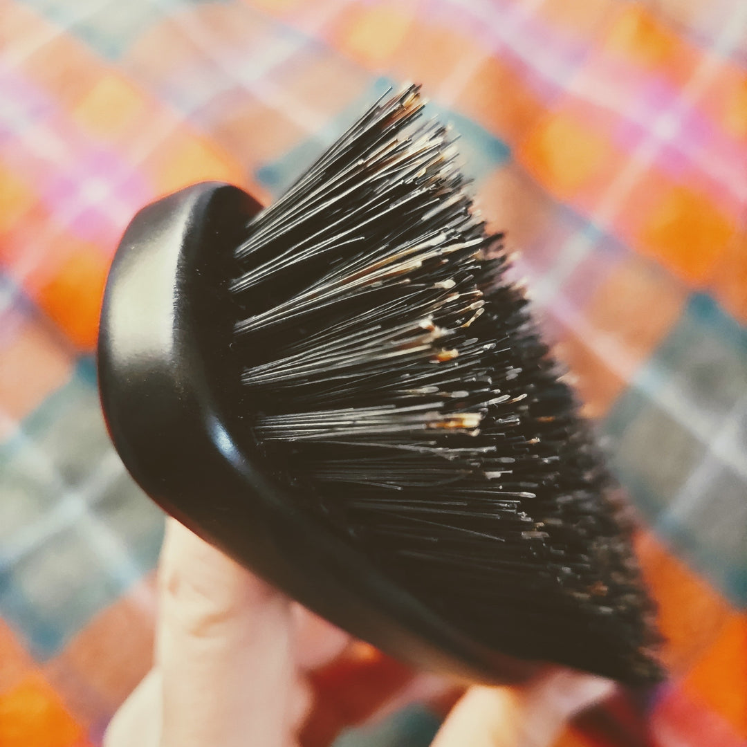 猪毛ブラシをお迎え。グレーヘア移行期に寄り添う“新しい相棒”