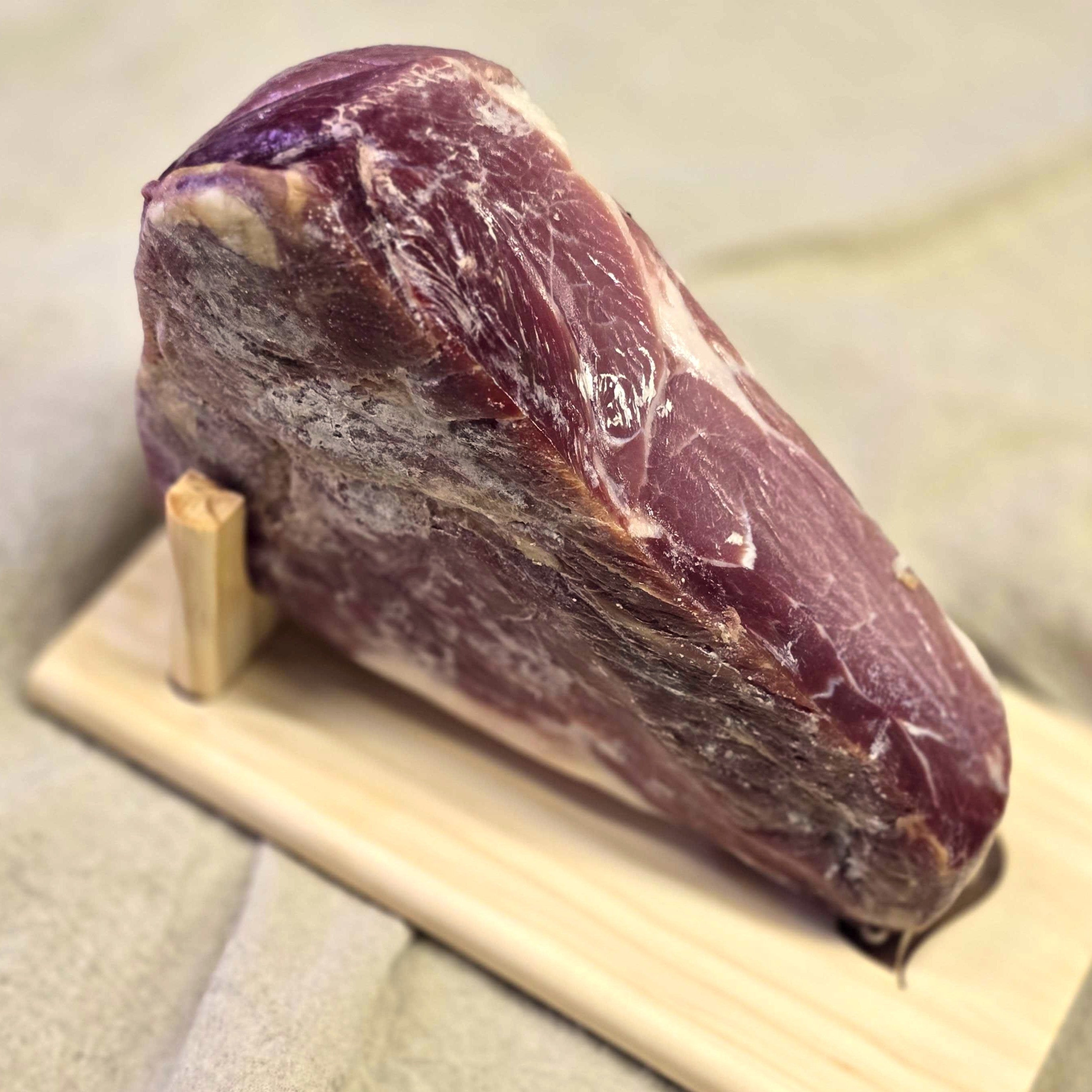 スペイン産 ミニ生ハム原木 ミニハモン約1㎏(台とナイフ付