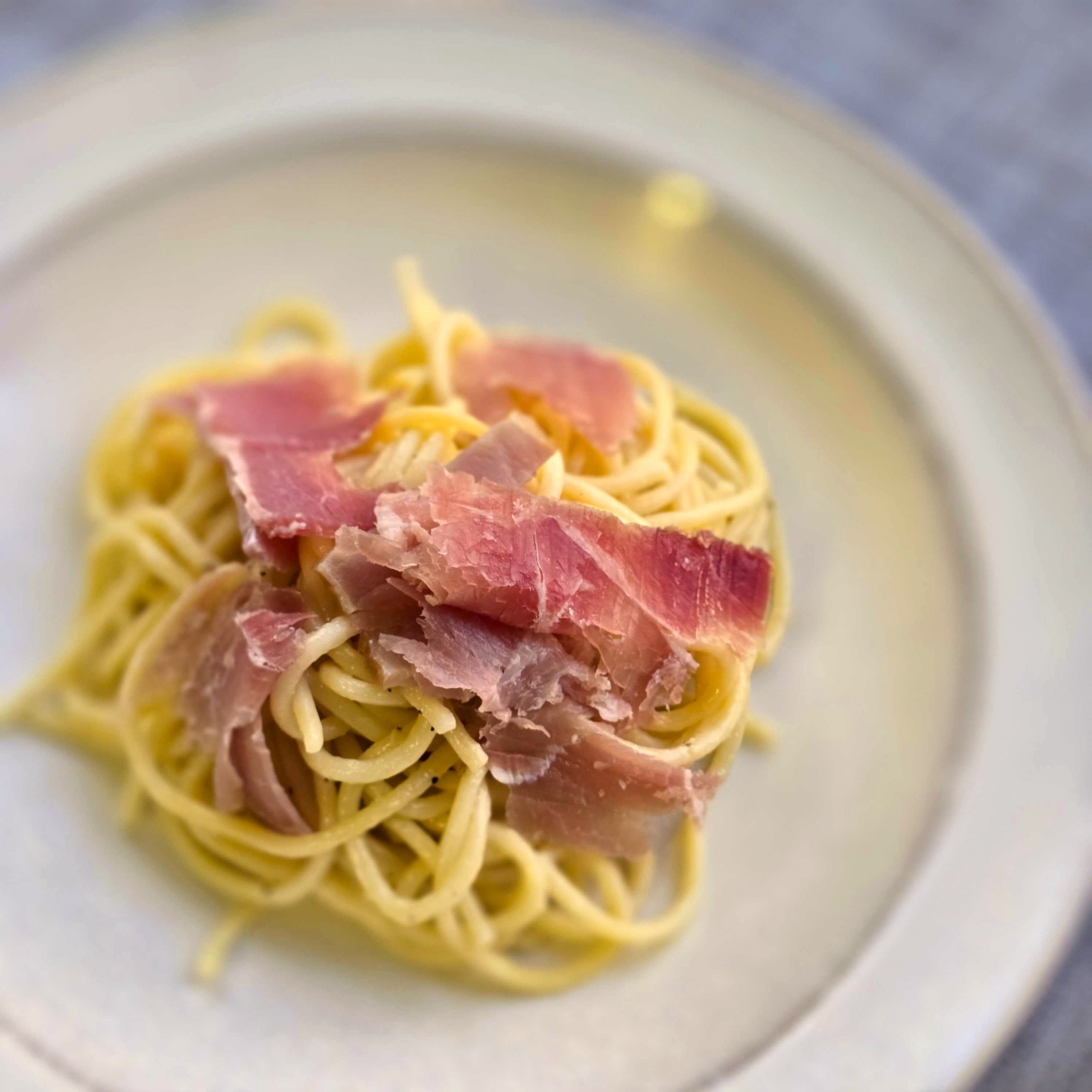 スペイン産 ミニ生ハム原木 ミニハモン約1㎏(台とナイフ付 スペイン産 ミニ生ハム原木 ミニハモン約1㎏(台とナイフ付