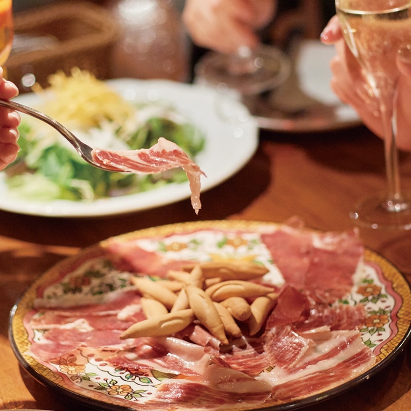 ハモン・セラーノ・グラン・レセルバ 骨付き（台ナイフセット）※送料込み　沖縄・離島を除く