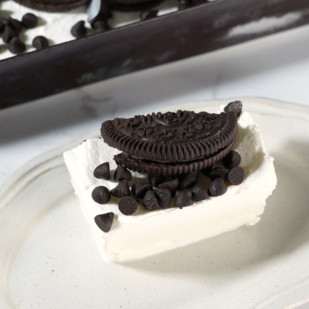 白金スイーツ プレミアムアイスクリームケーキ（クッキー＆クリーム）